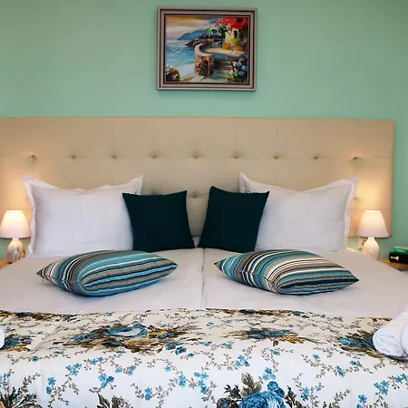 Sea Port Celebrity - Lets4holiday Apartman