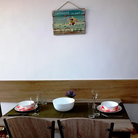 Sea Port Celebrity - Lets4holiday Apartament *