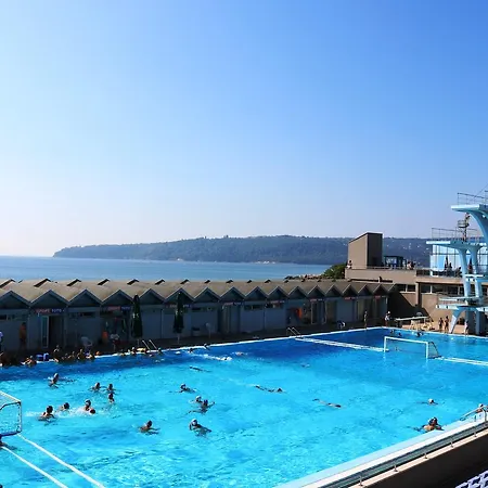 Sea Port Celebrity - Lets4holiday Apartmán